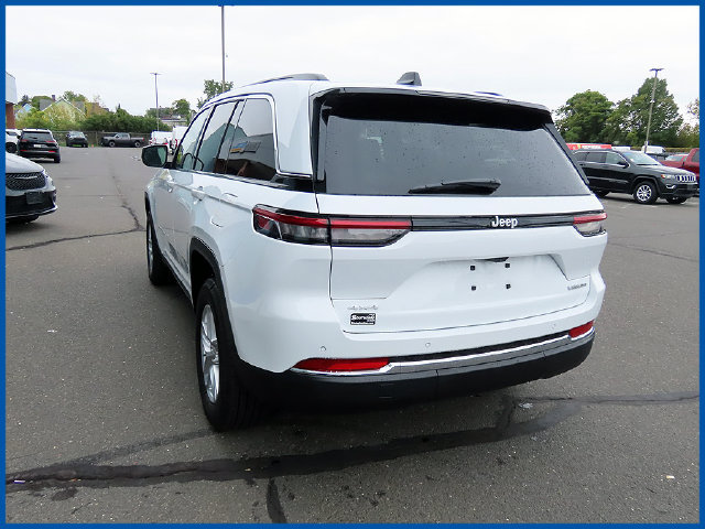 Used 2025 Jeep Grand Cherokee Laredo X w/ Trailer Tow Package AWD/4WD image 5