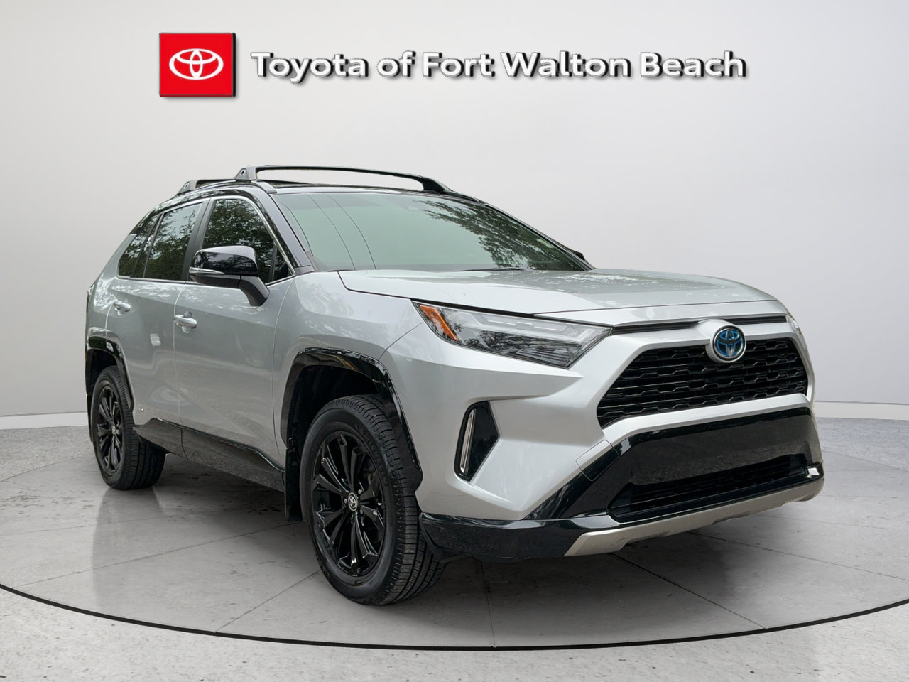 Used 2022 Toyota RAV4 XSE AWD/4WD image 2