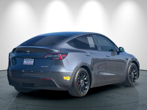 Used 2023 Tesla Model Y Performance image 4