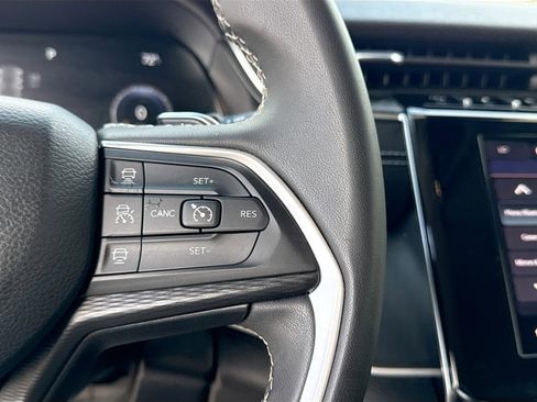 Used 2024 Jeep Grand Cherokee Laredo image 37