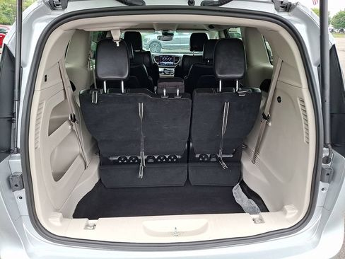 Used 2024 Chrysler Pacifica Touring-L FWD image 30