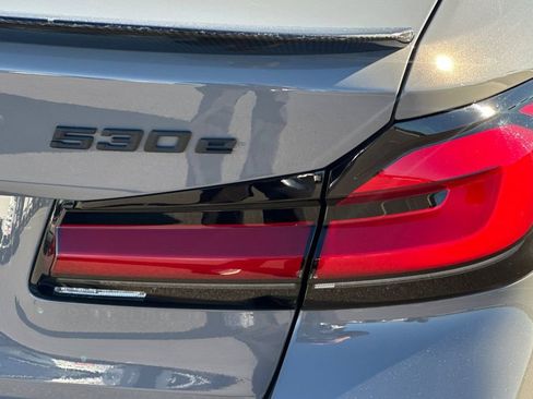 Used 2022 BMW 530e xDrive w/ Premium Package image 26