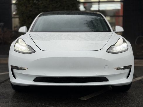 Used 2020 Tesla Model 3 Standard Range Plus image 3