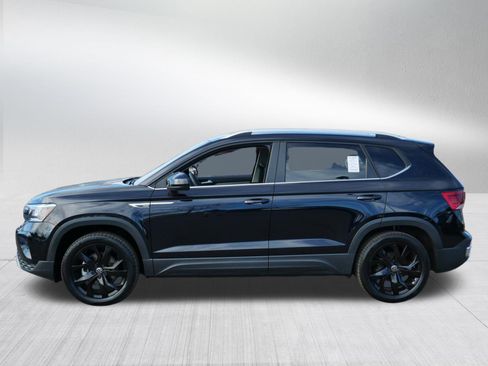 Certified 2023 Volkswagen Taos SE w/ Panoramic Sunroof Package image 4