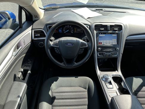 Used 2018 Ford Fusion SE w/ Fusion SE Technology Package FWD image 12