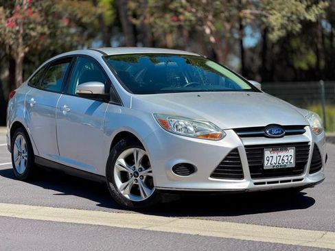 Used 2014 Ford Focus SE FWD image 1