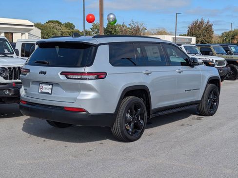 New 2025 Jeep Grand Cherokee L Altitude AWD/4WD image 5