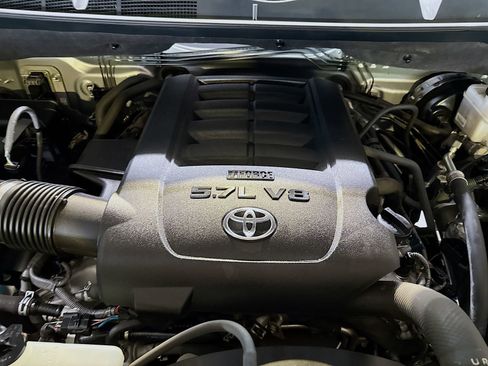 Used 2017 Toyota Tundra SR5 w/ SR5 Upgrade Package AWD/4WD image 31