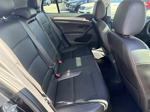 Used 2020 Volkswagen Golf 4-Door FWD image 17