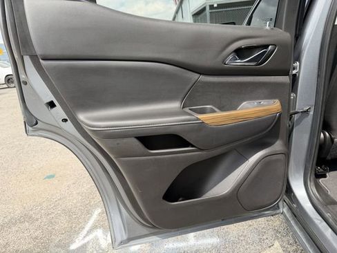 Used 2021 GMC Acadia SLE image 16