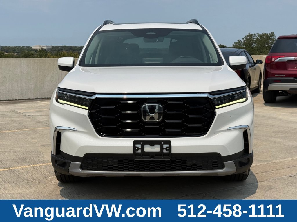 Used 2023 Honda Pilot Touring image 3