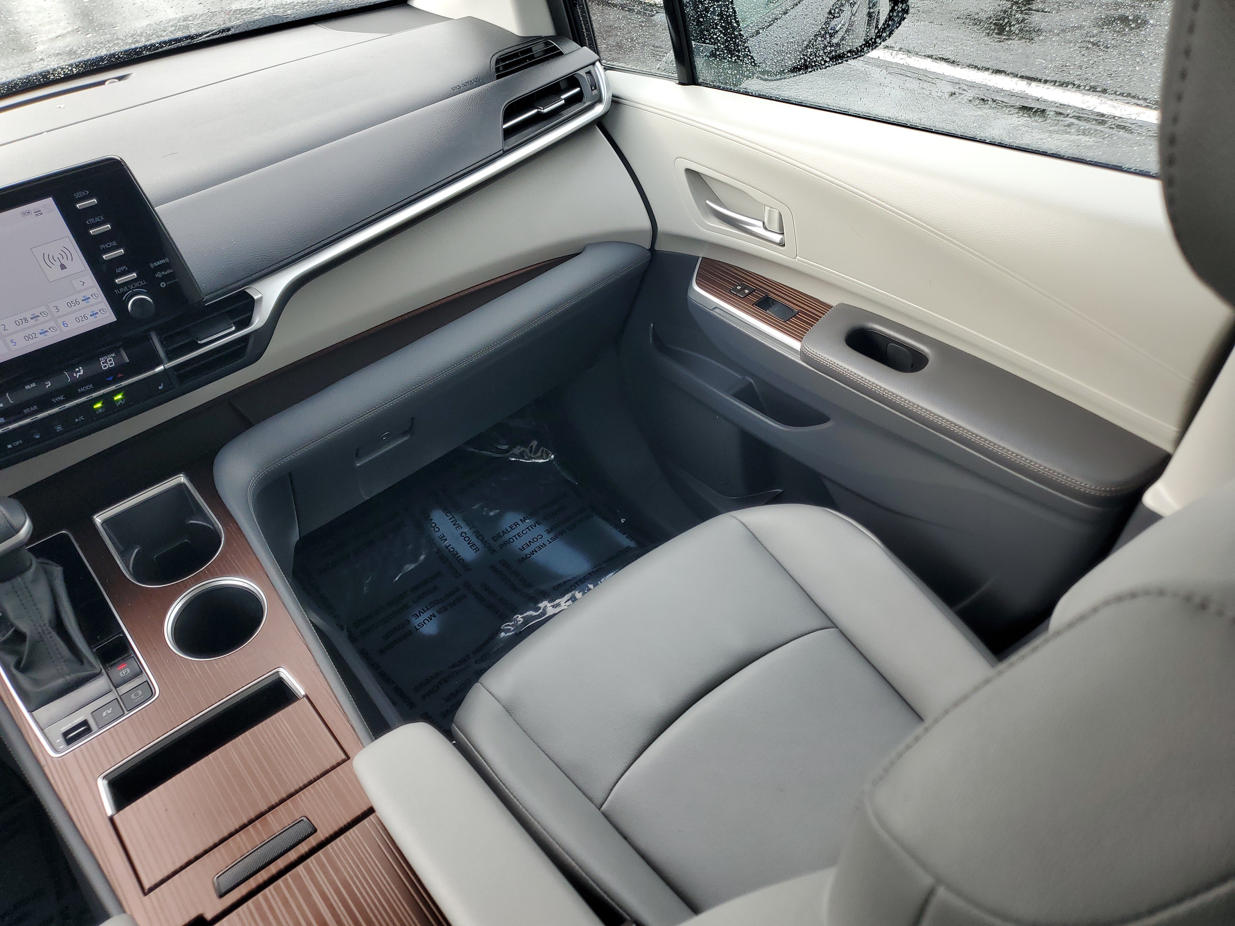 Certified 2024 Toyota Sienna XLE AWD/4WD image 18