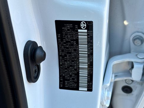 Certified 2025 Toyota Corolla LE image 30