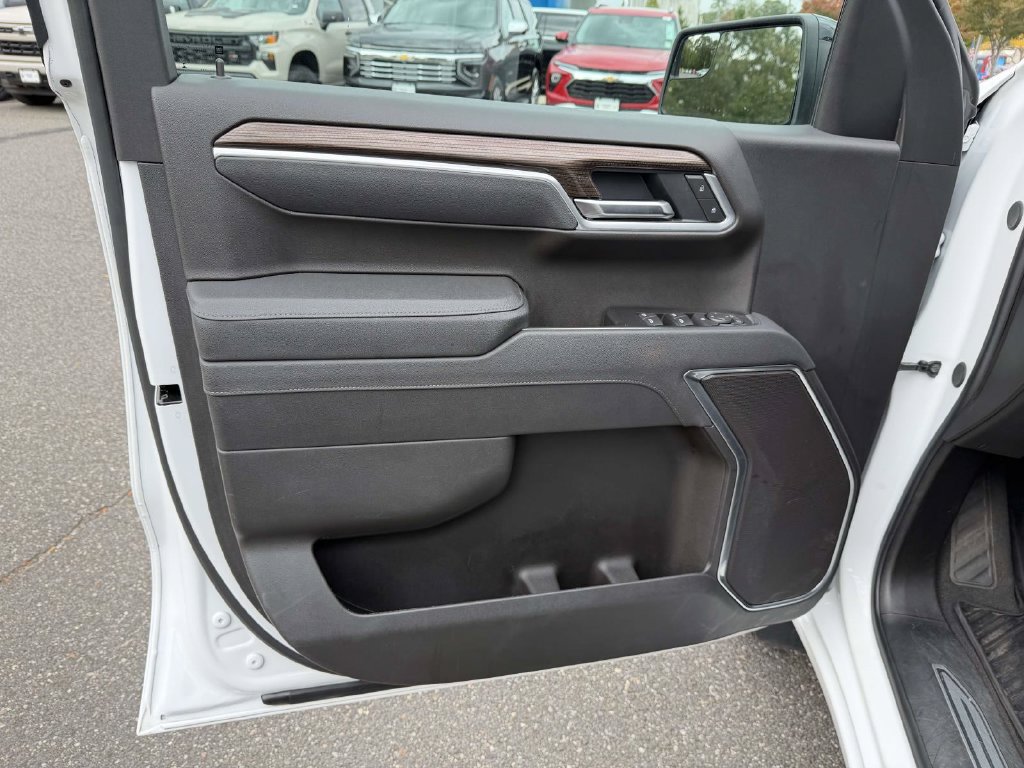 Used 2026 Chevrolet Silverado 1500 RST AWD/4WD image 16