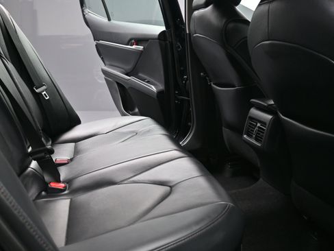 Used 2020 Toyota Camry XLE image 25