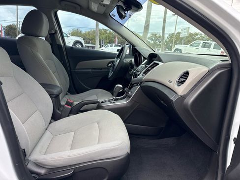 Used 2016 Chevrolet Cruze LT FWD image 9