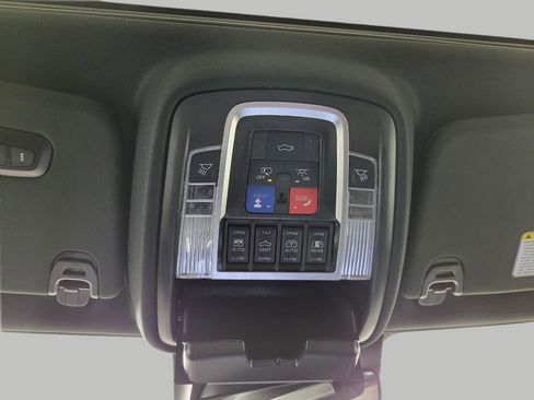 Used 2023 RAM 1500 Laramie AWD/4WD image 18