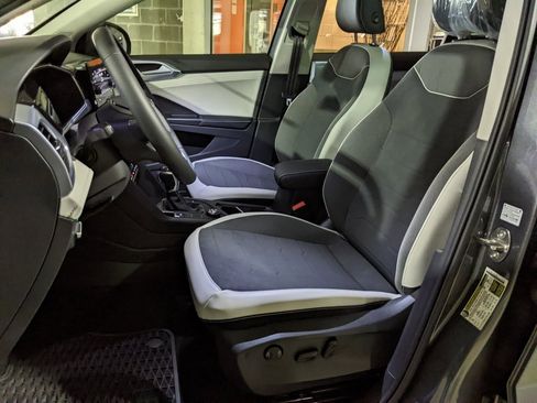 New 2026 Volkswagen Taos SE image 11