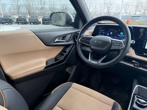 Used 2025 Chevrolet Equinox ACTIV image 14