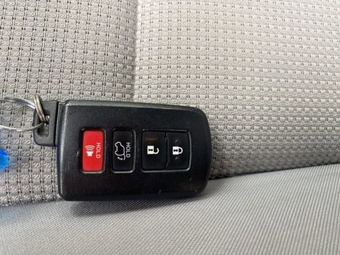 Used 2018 Toyota RAV4 XLE image 25