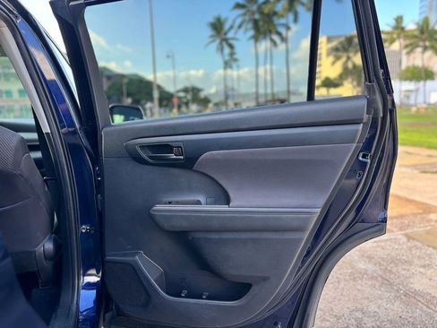 Used 2023 Toyota Highlander L image 19
