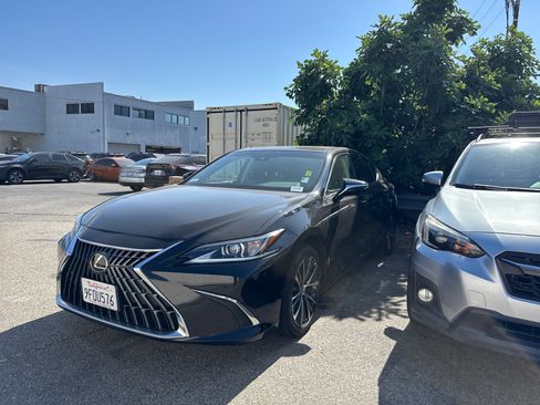 Used 2023 Lexus ES 300h w/ Premium Package FWD image 2