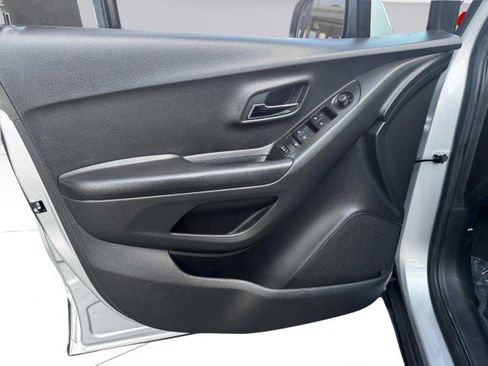 Used 2021 Chevrolet Trax LT w/ Driver Confidence Package image 18