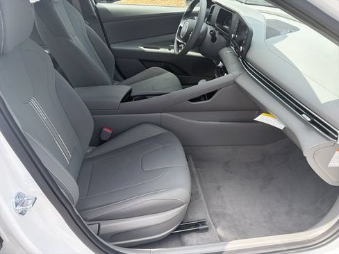 New 2026 Hyundai Elantra Hybrid FWD image 17