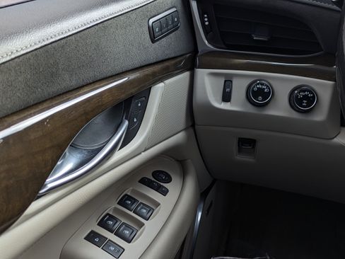 Used 2020 Cadillac Escalade Premium Luxury image 26