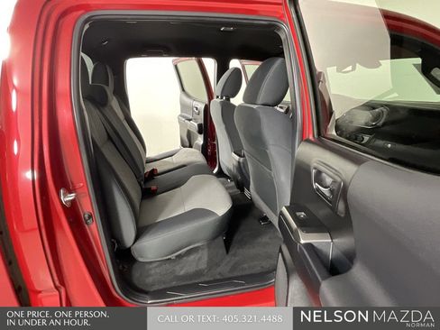 Used 2022 Toyota Tacoma TRD Sport w/ Technology Package image 16