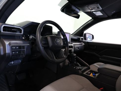 Used 2024 Toyota Tacoma SR5 AWD/4WD image 18