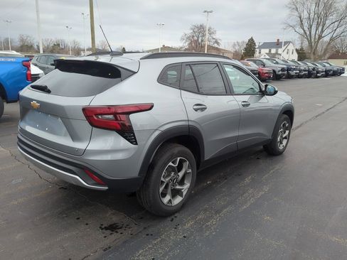 Certified 2024 Chevrolet Trax LT w/ Driver Confidence Package image 7