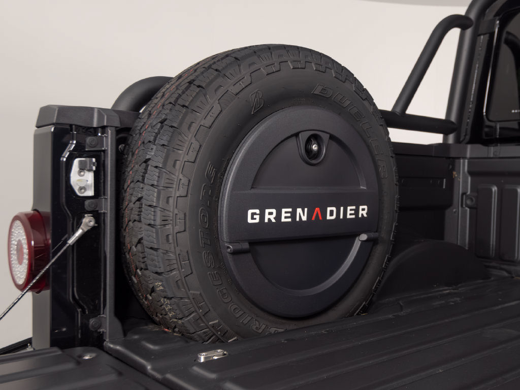 Used 2026 INEOS Grenadier Quartermaster Black Edition AWD/4WD image 39