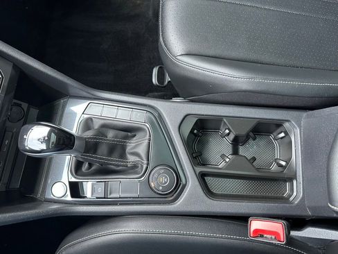 Used 2023 Volkswagen Tiguan SE R-Line image 14