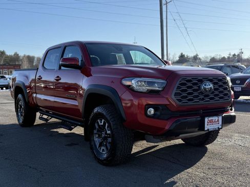 Used 2021 Toyota Tacoma TRD Off-Road w/ TRD Premium Off Road Package image 3