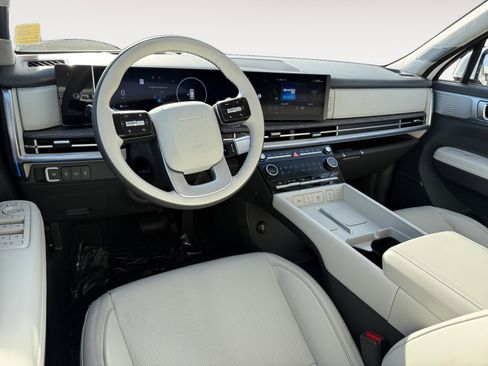Used 2025 Hyundai Santa Fe Calligraphy image 15