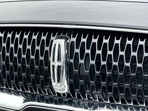 Used 2022 Lincoln Nautilus Reserve w/ Monochromatic Package AWD/4WD image 4