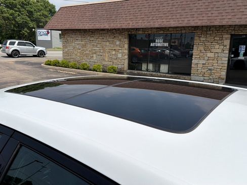 Used 2022 Chrysler 300 Touring L w/ Popular Equipment Group AWD/4WD image 10