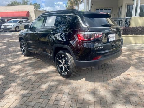 Used 2025 Jeep Compass Limited AWD/4WD image 3