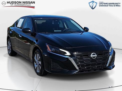 Used 2025 Nissan Altima 2.5 S FWD image 1