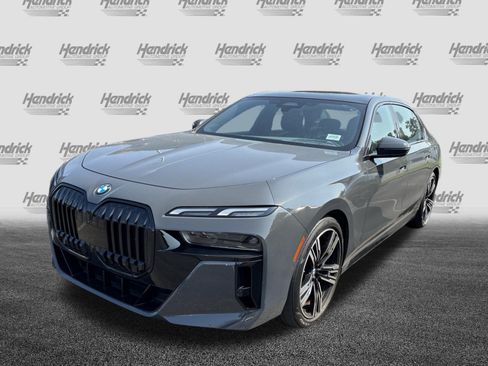 Used 2023 BMW 740i w/ Parking Assistance Package RWD image 5