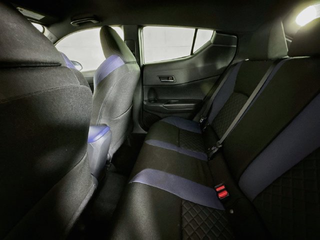 Used 2020 Toyota C-HR XLE FWD image 22