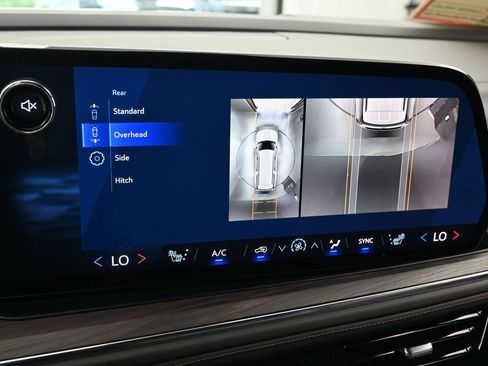 Used 2025 Chevrolet Suburban LT RWD image 19