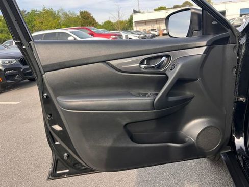 Used 2018 Nissan Rogue SV FWD image 10