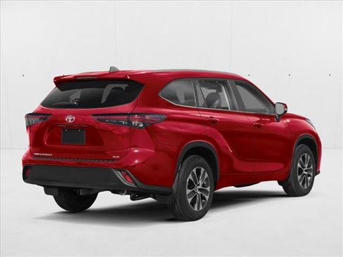 New 2026 Toyota Highlander XLE image 2