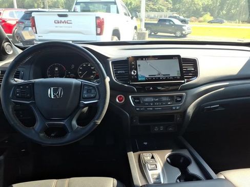 Used 2025 Honda Ridgeline TrailSport image 10