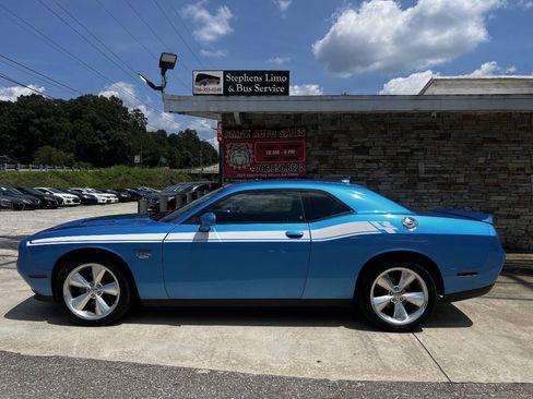 Used 2016 Dodge Challenger R/T Plus RWD image 3