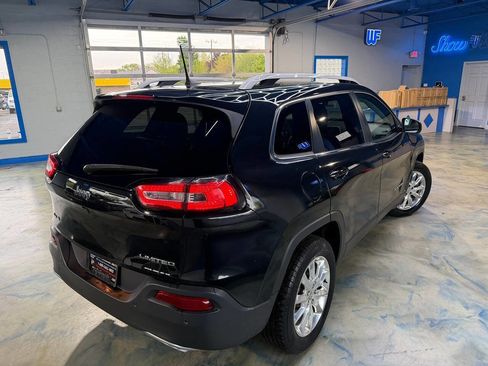 Used 2016 Jeep Cherokee Limited w/ Luxury Group AWD/4WD image 2