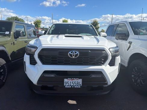 Used 2024 Toyota Tacoma TRD Sport w/ TRD Sport Upgrade Package AWD/4WD image 2