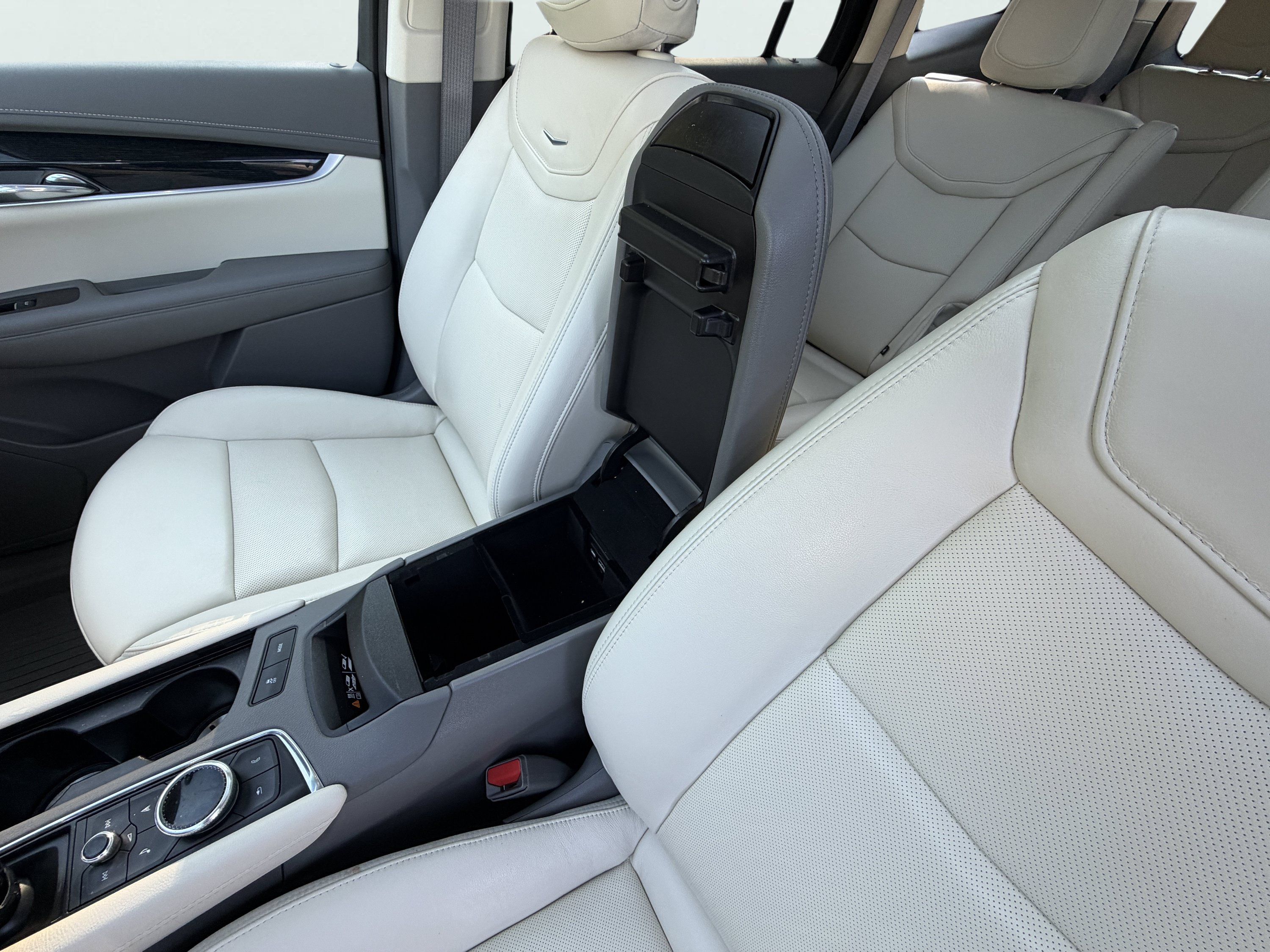 Used 2024 Cadillac XT6 Premium Luxury w/ LPO, Floor Liner Package AWD/4WD image 35